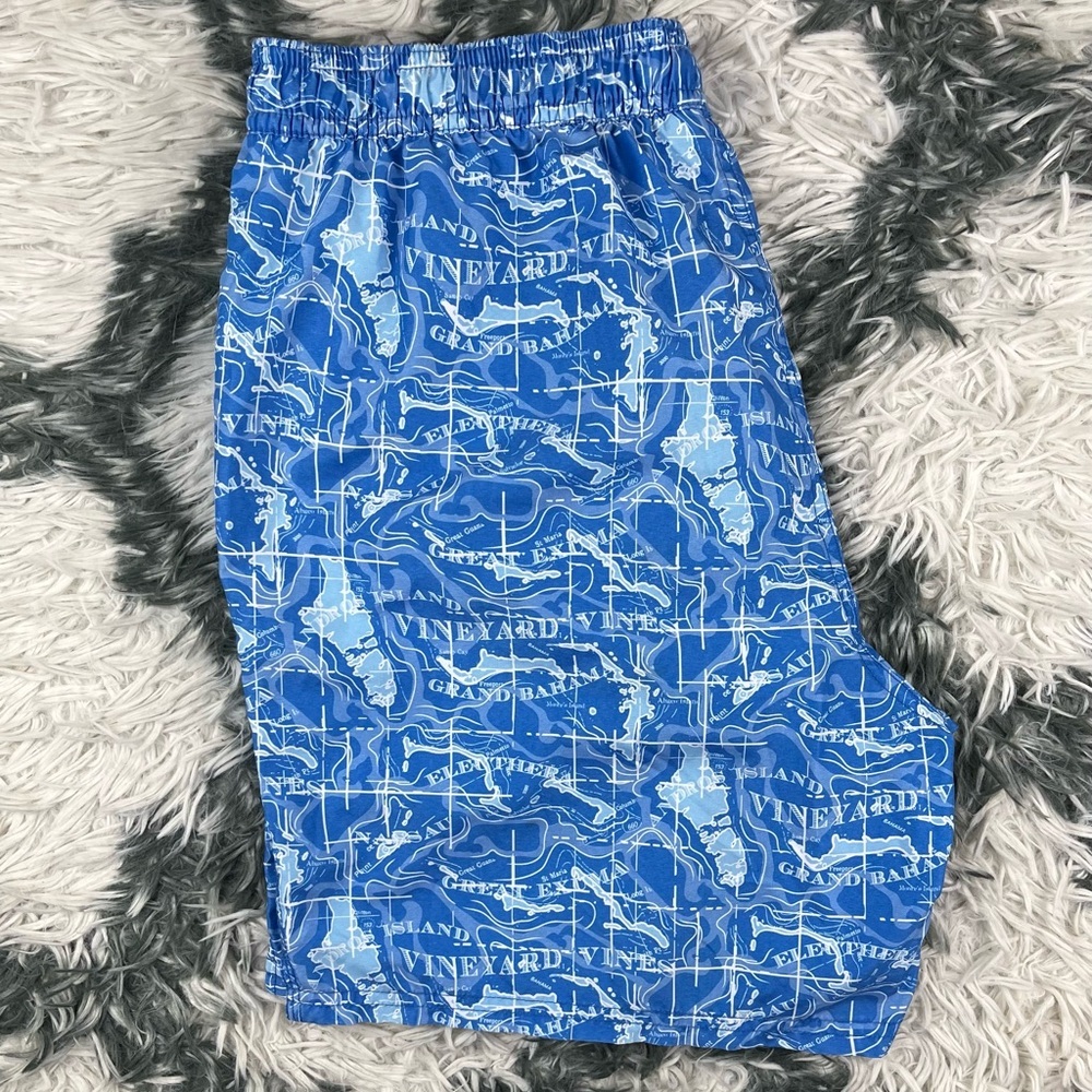 Vineyard Vines Men's Swim Trunks Size Medium Blue White Whales - Picture 10 of 11